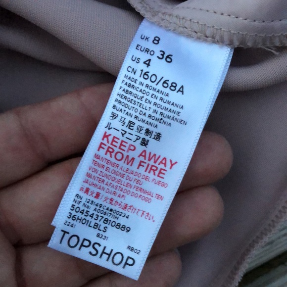 NWT! - TOPSHOP Ruffle Hem Shorts - Picture 6 of 8